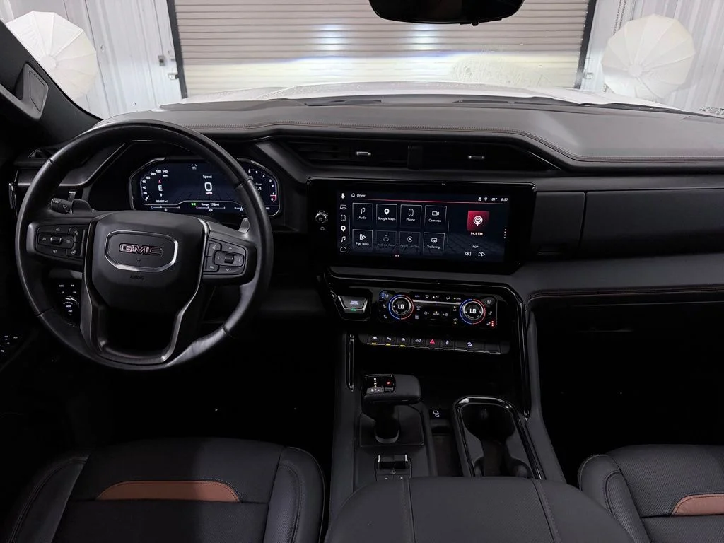 Used 2023 White GMC AT4 image 27
