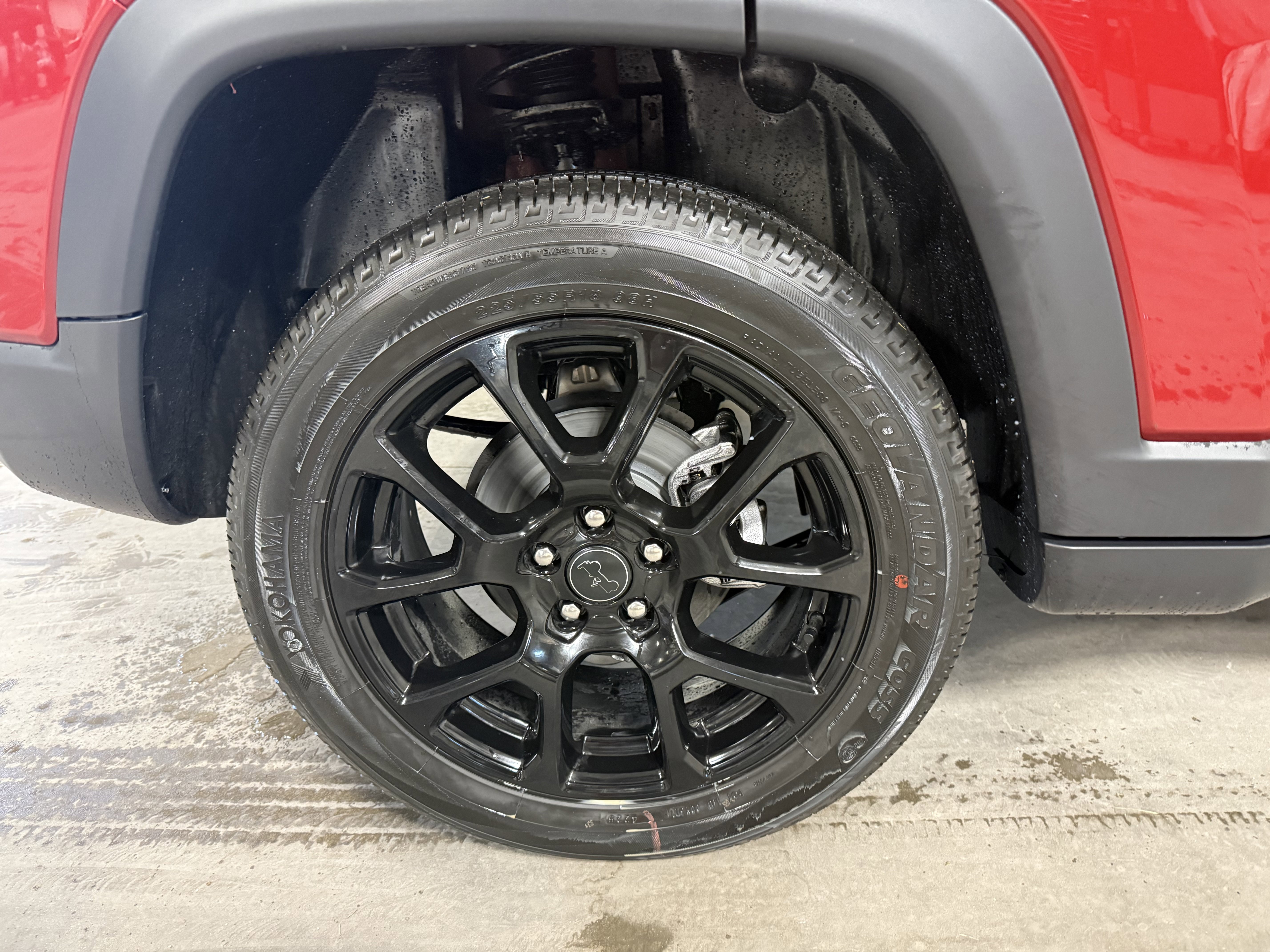 New 2026 Red Hot Pearlcoat Jeep Latitude Altitude image 7