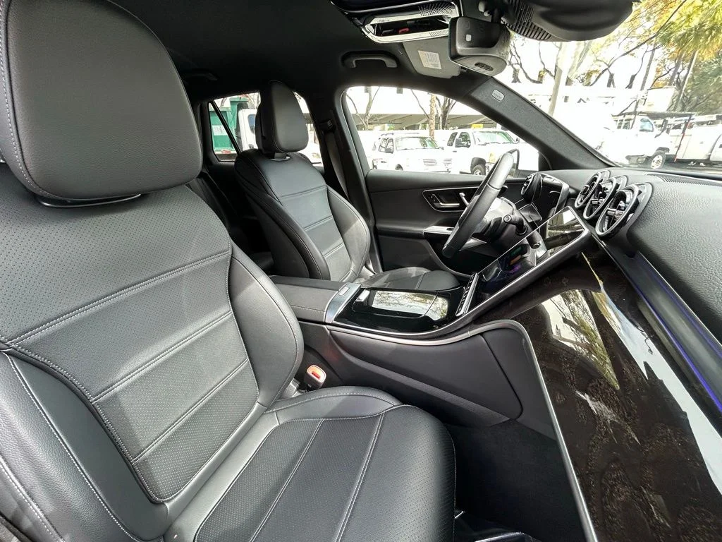 Used 2025  Mercedes-Benz GLC 300 image 33