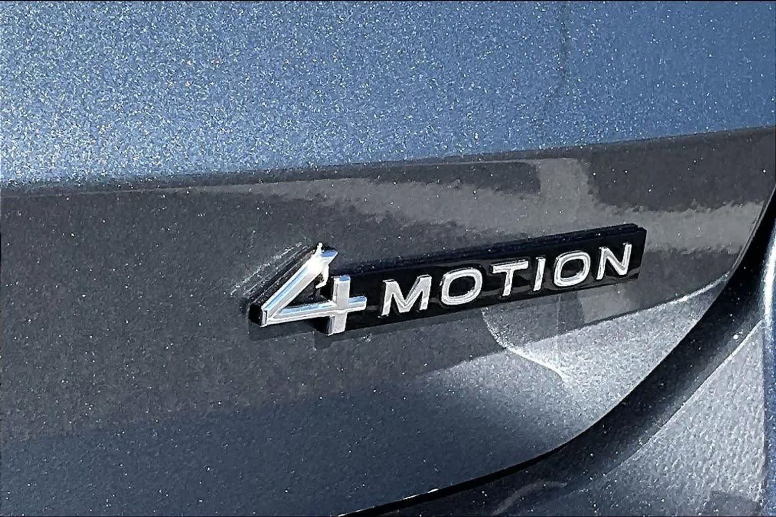 Used 2024 Platinum Gray Metallic Volkswagen SE image 10