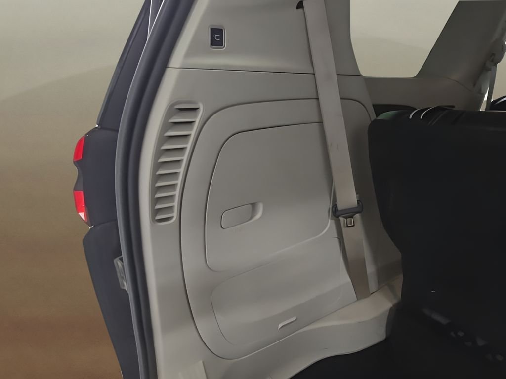 Used 2023 Black Chrysler Touring L image 19