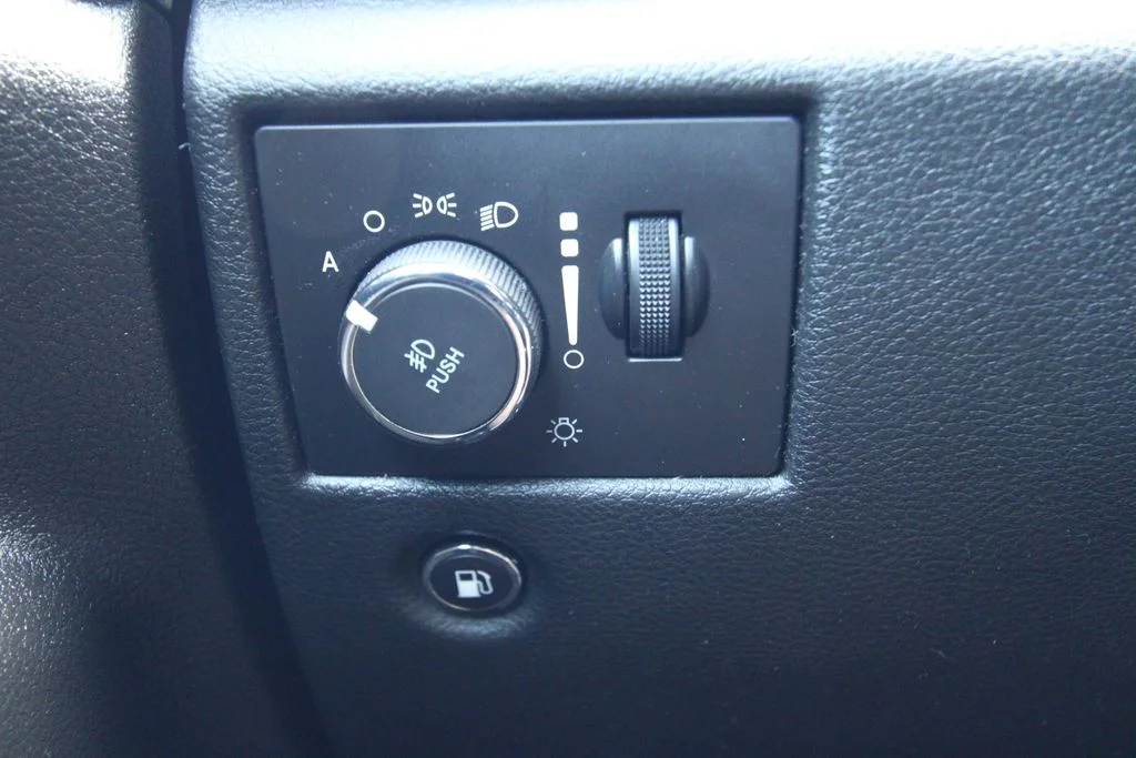Used 2018 White Jeep Limited image 24