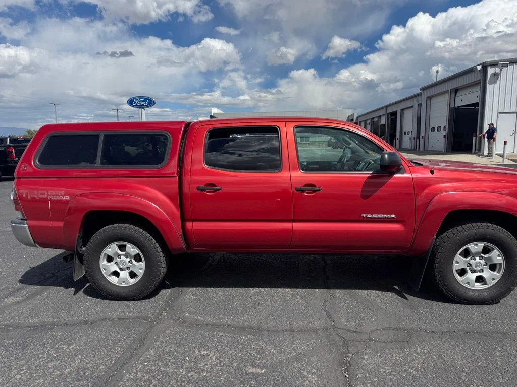 Used 2015 Barcelona Red Metallic Toyota Base image 4