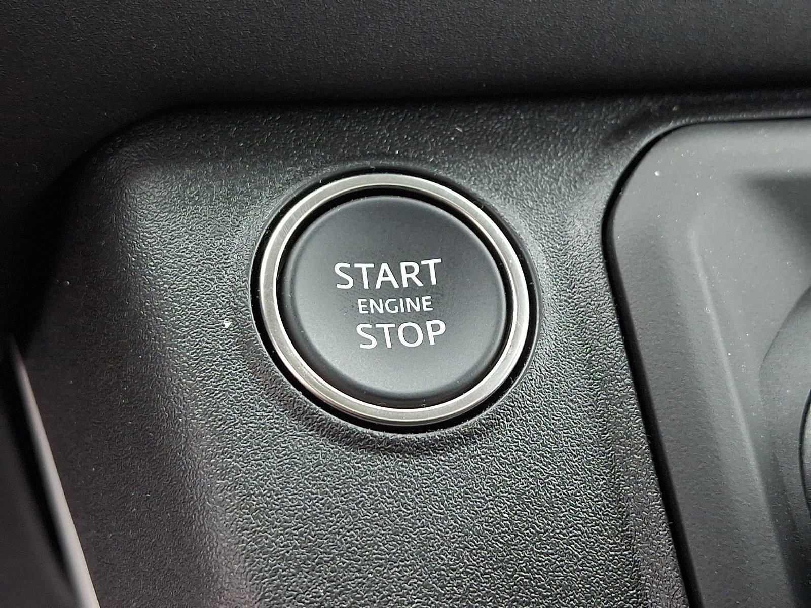 Used 2024 Fuji White - 1AA Land Rover SE image 35