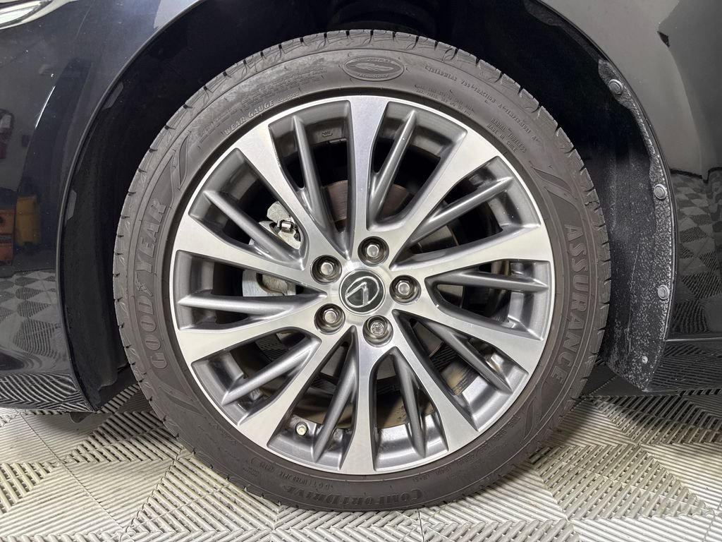 Used 2019 Black Lexus 350 image 22
