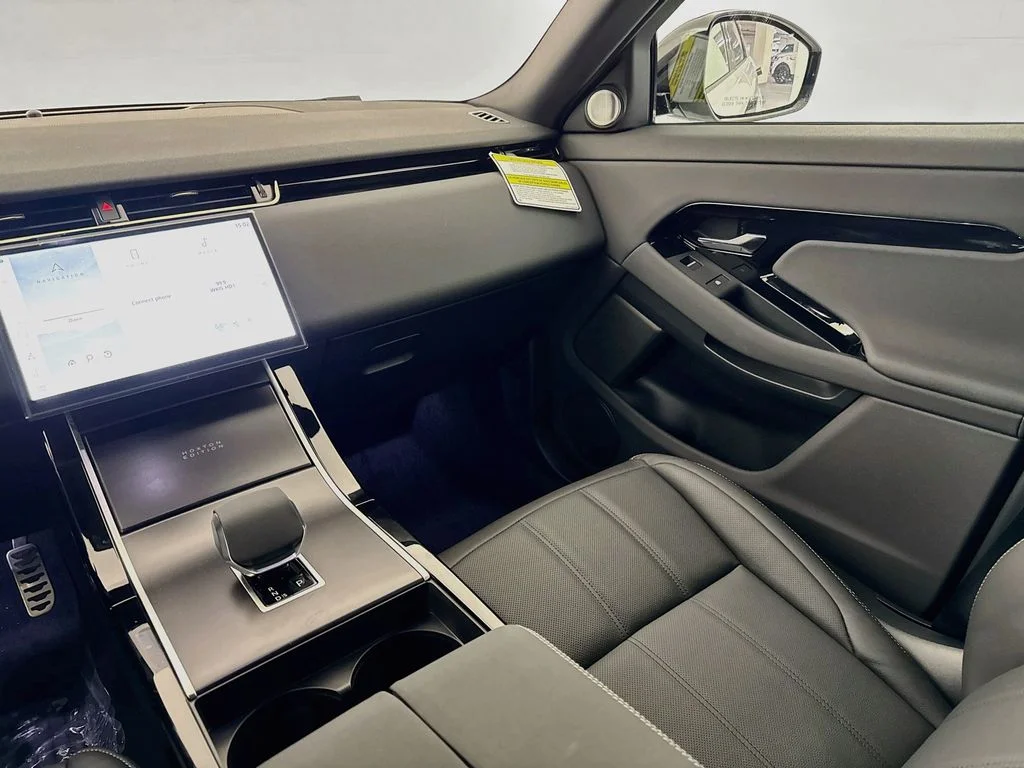 New 2026 Fuji White Land Rover Hoxton Edition image 24