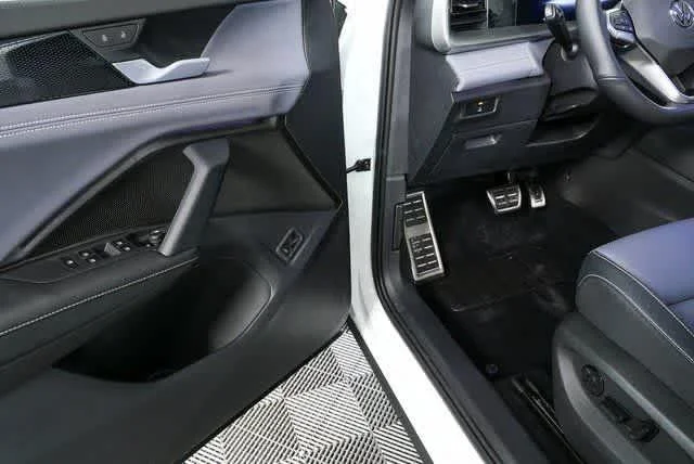 New 2026 Opal White Pearl Volkswagen SE R-Line Black image 7