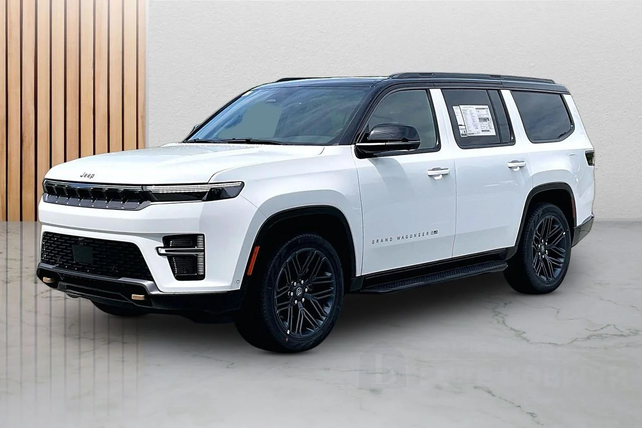 New 2026 Bright White Clear-Coat Exterior Paint Jeep  image 4