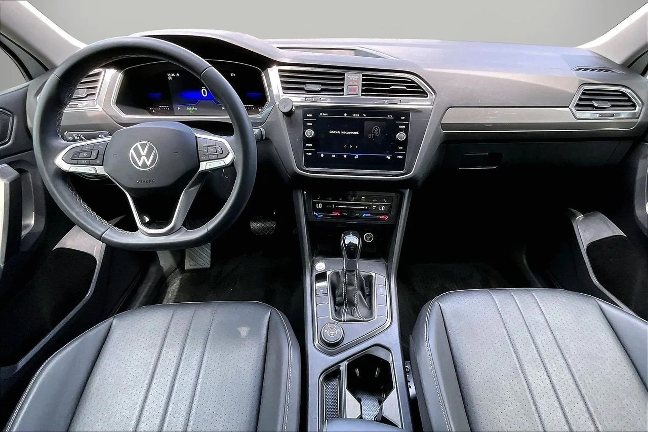Certified Used 2023  Volkswagen 2.0T SE image 14