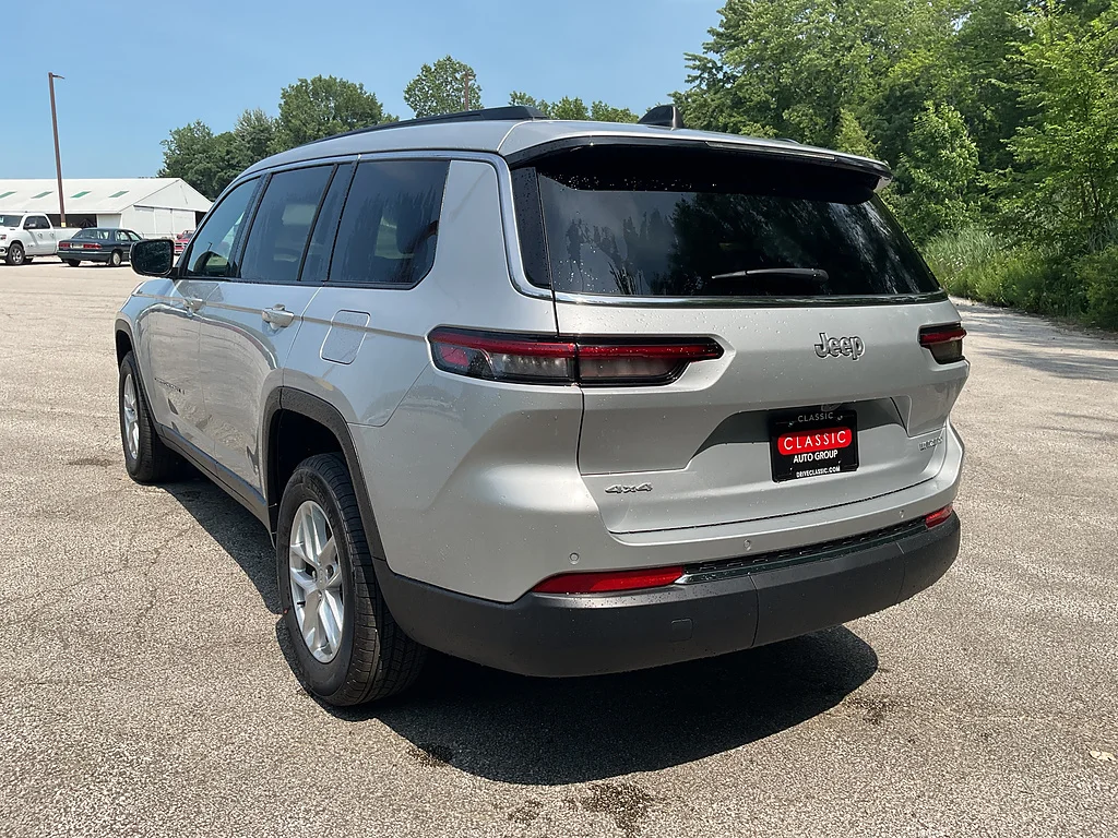 New 2026 Silver Zynith Jeep Altitude 4x4 image 7