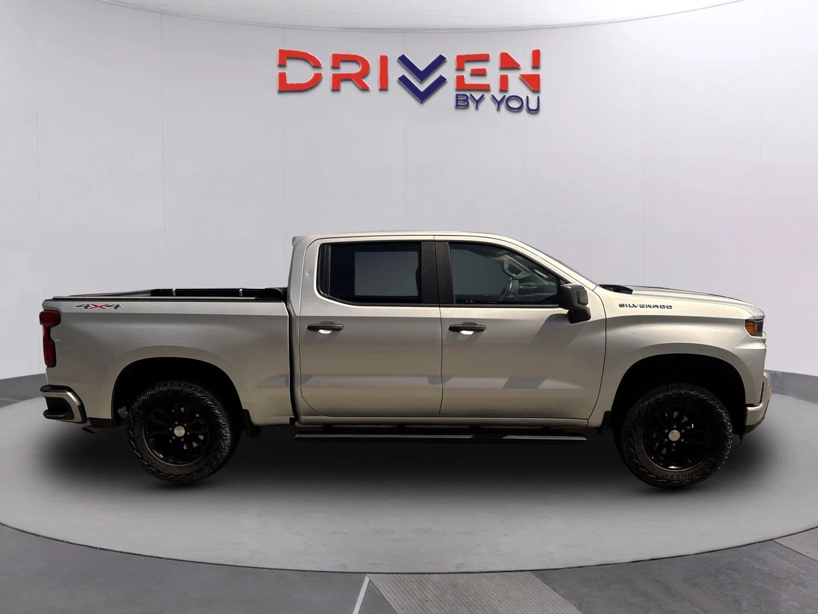 Used 2022 SILVER ICE METALLIC Chevrolet Custom image 3