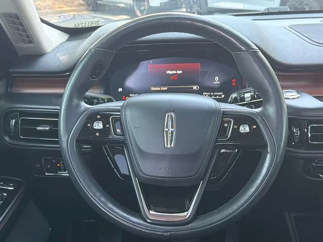Used 2021 White Lincoln Reserve image 24