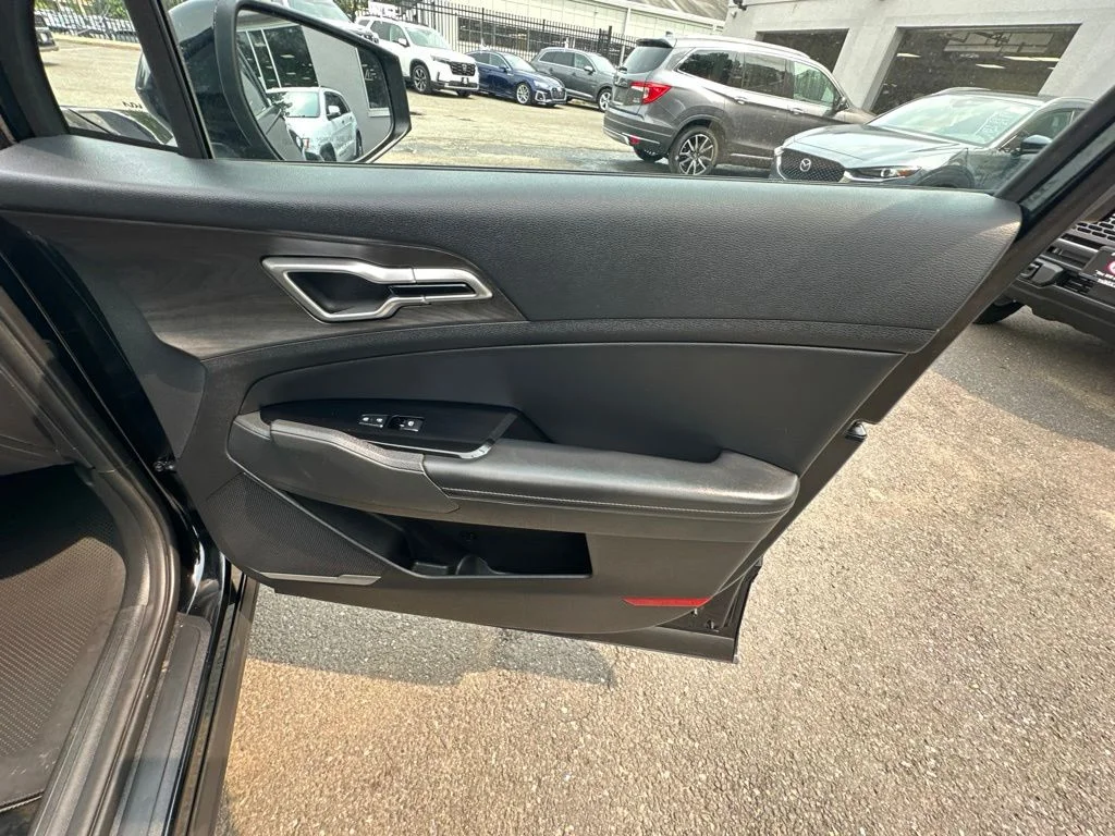 Used 2023 Black Kia X-Line image 32