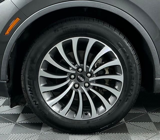 Used 2020 Gray Lincoln Reserve image 11