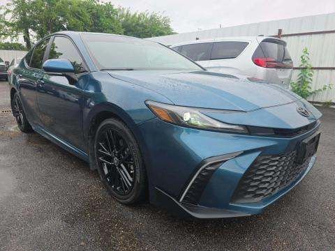 2025 Toyota Camry SE Hybrid's photo