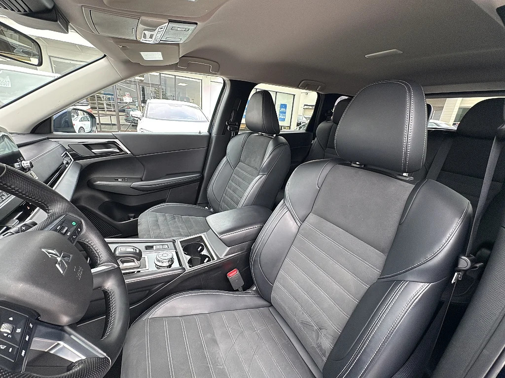 Used 2024 Cosmic Blue Metallic Mitsubishi  image 15
