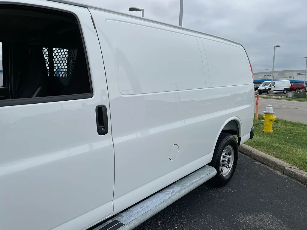 Used 2025 Summit White GMC 2500 image 21