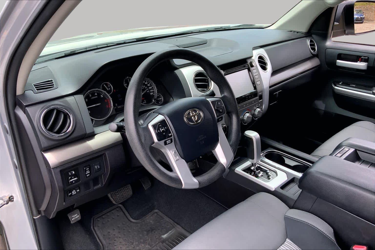 Used 2015 Silver Sky Metallic Toyota SR5 image 15