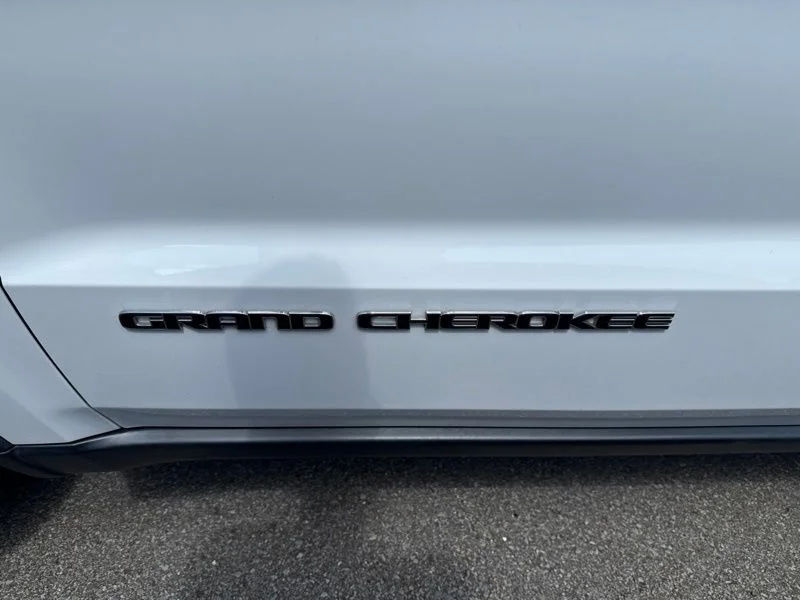 Used 2019 White Jeep Limited image 3