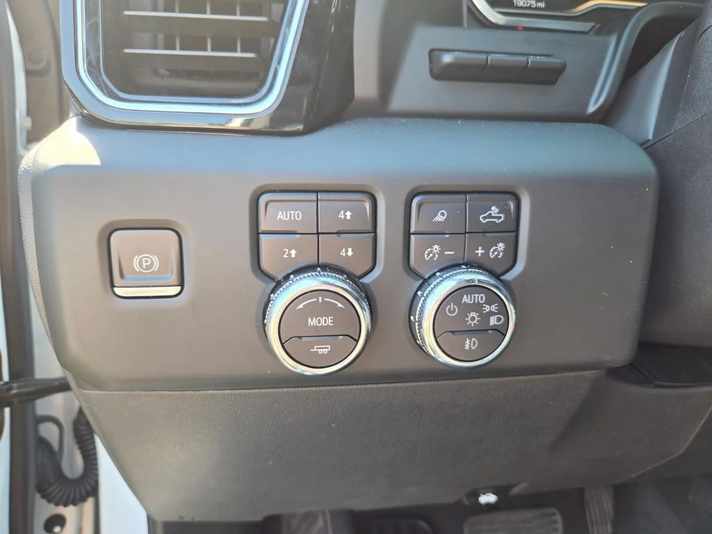 Used 2023 White GMC Denali image 13