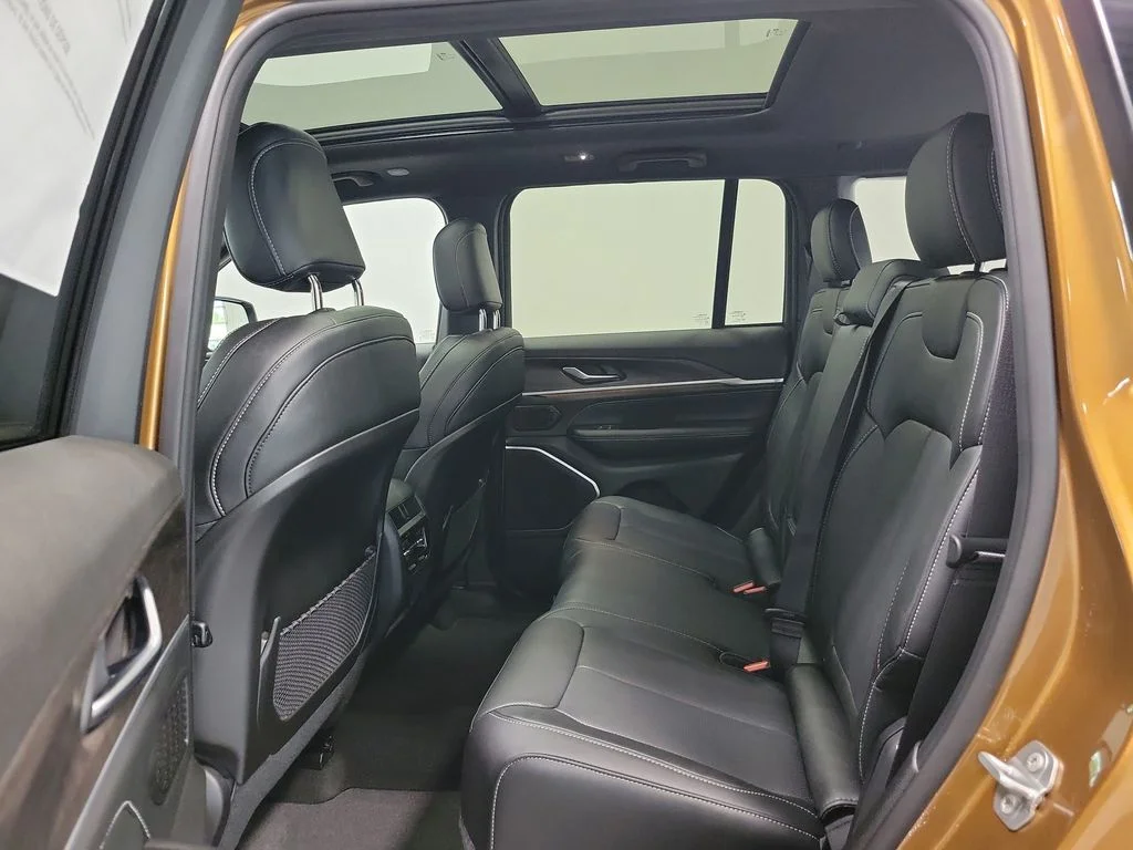 New 2026 Copper Shino Metallic Clear-Coat Exterior Paint Jeep Limited Reserve image 9