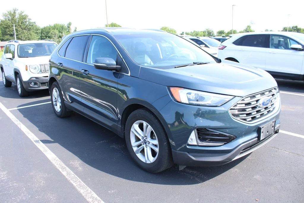 Used 2019 Sea Green Ford SEL image 3