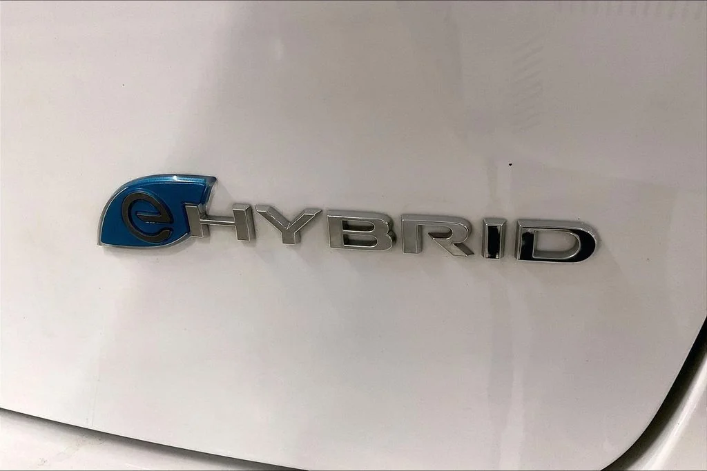 Used 2024 White Chrysler Select image 12