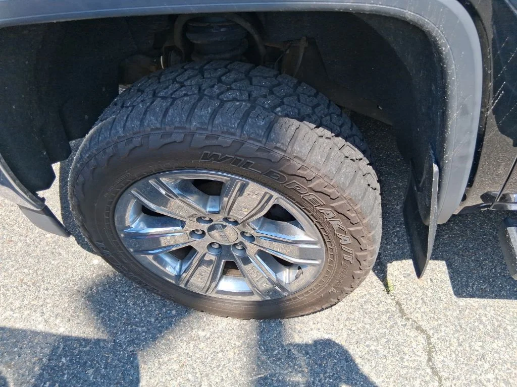 Used 2017 Black GMC SLT image 13