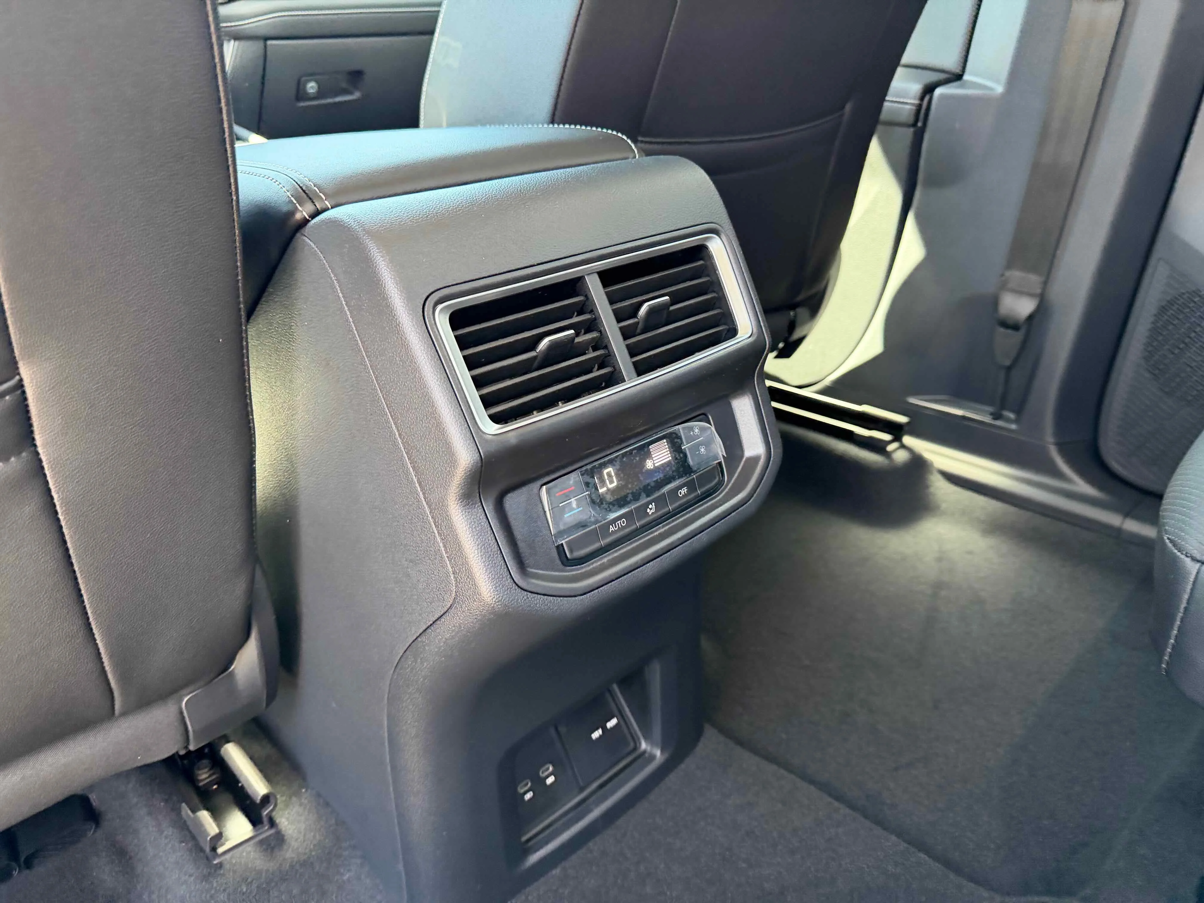 New 2026 Green Volkswagen 2.0T SE w/Technology image 27