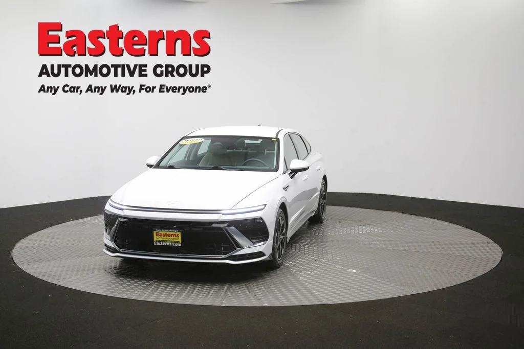 Used 2024 White Hyundai SEL image 53