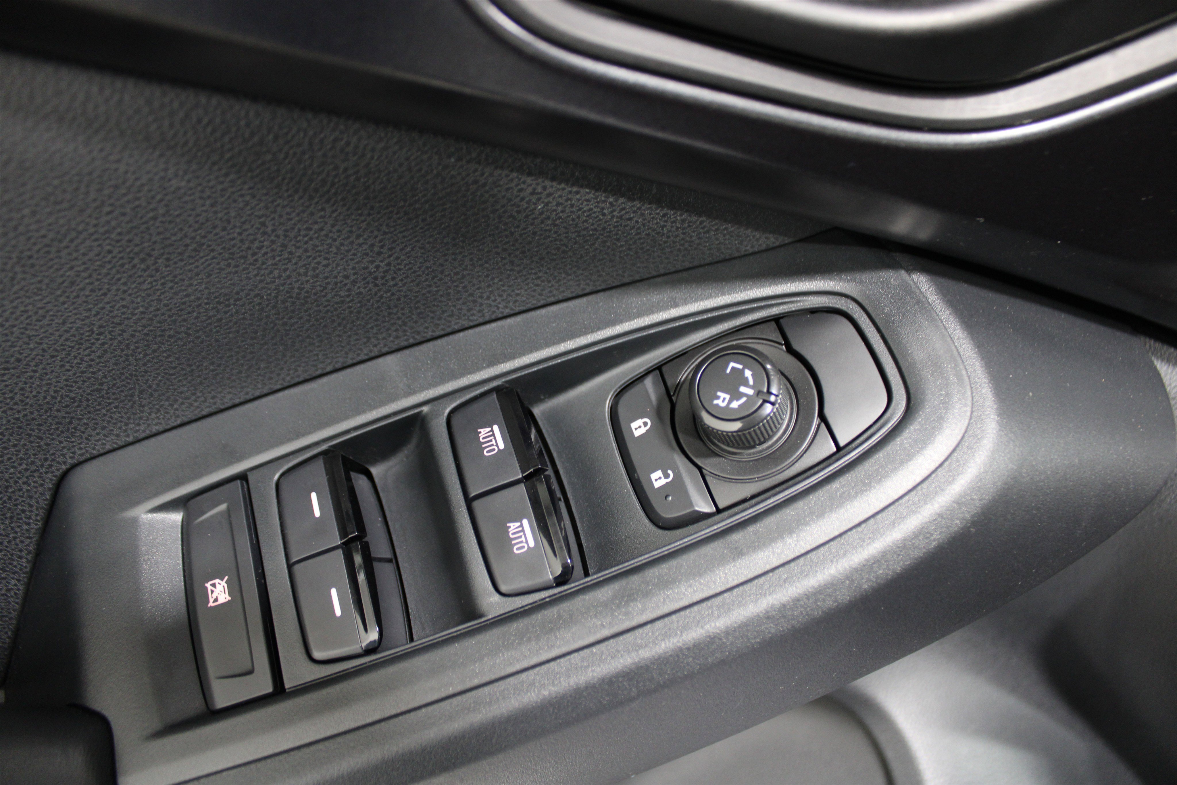 Used 2025 Ice Silver Metallic Subaru RS image 7
