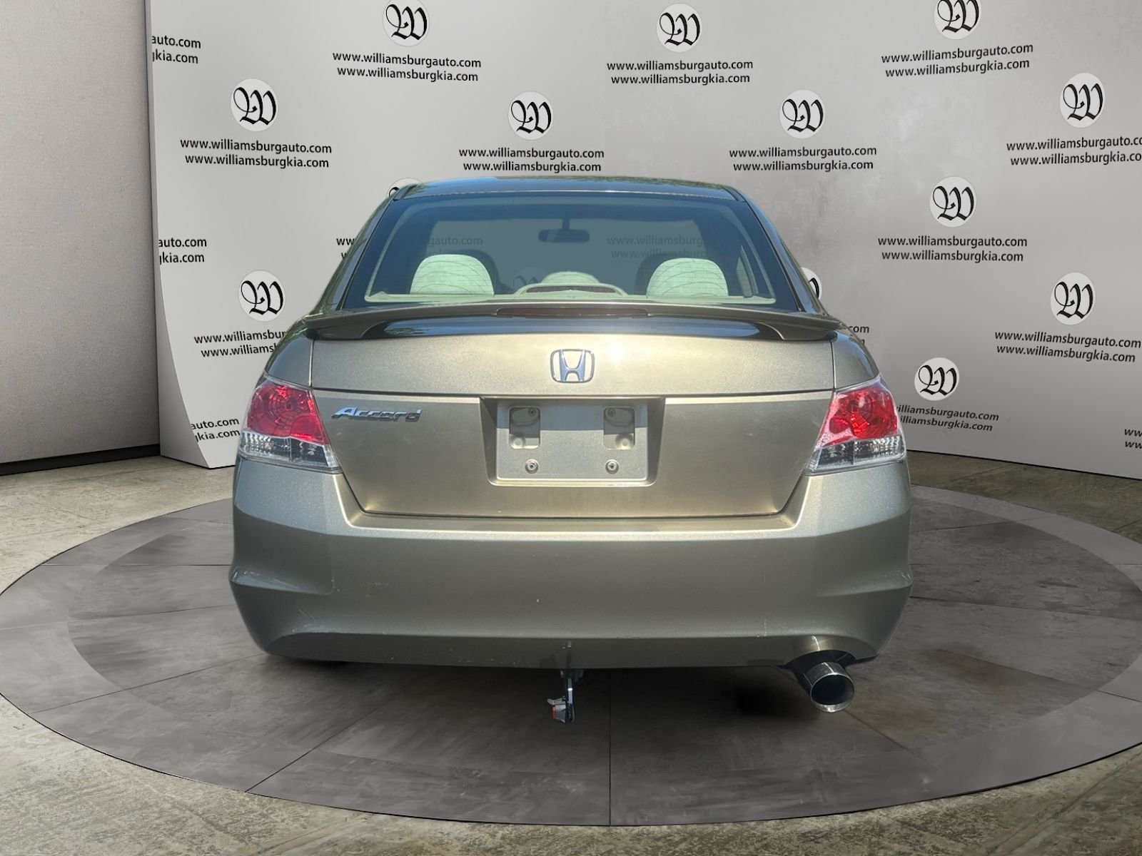 Used 2009 Gold Honda LX image 4
