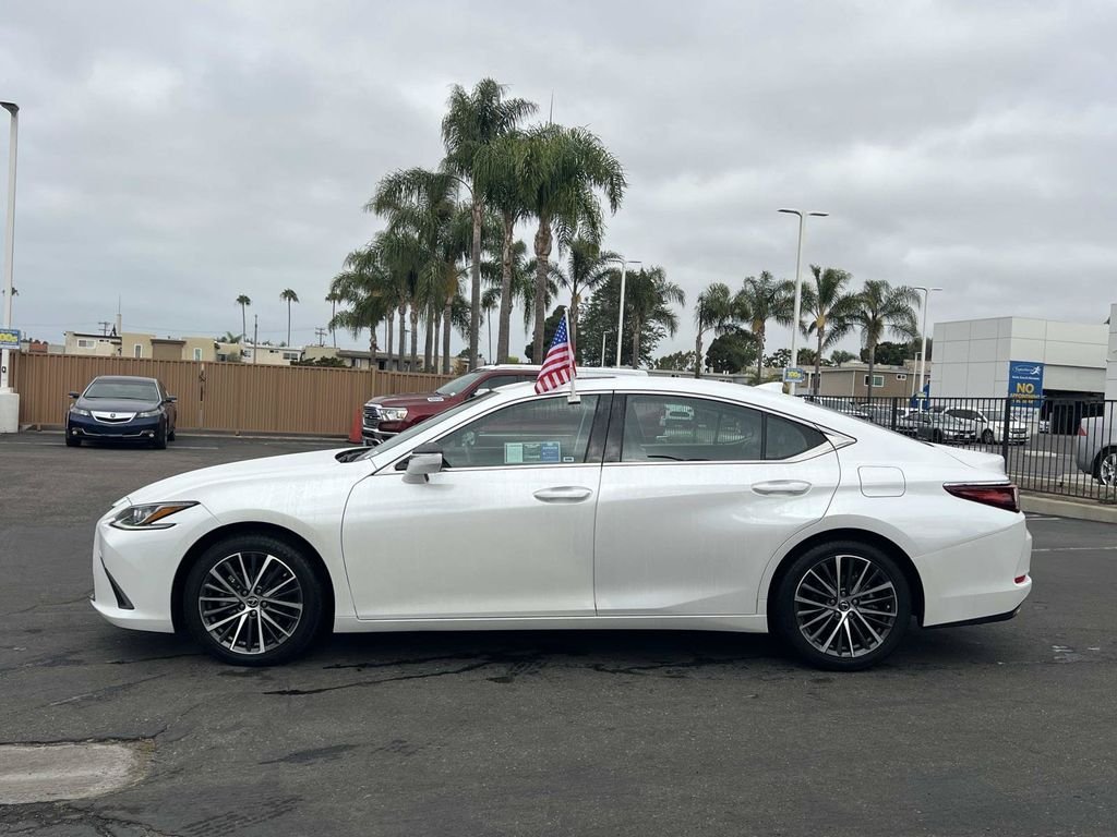 Used 2023 White Lexus 350 image 2