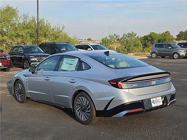 New 2026 Aero Silver Hyundai Limited image 3