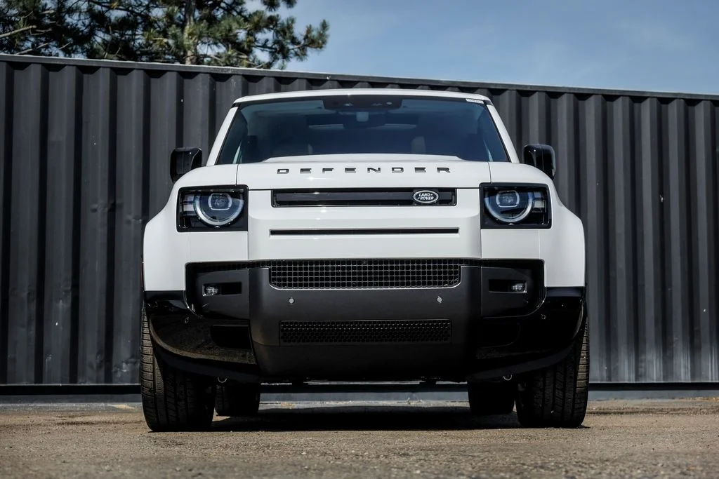 New 2026 Fuji White Land Rover X-Dynamic SE image 5