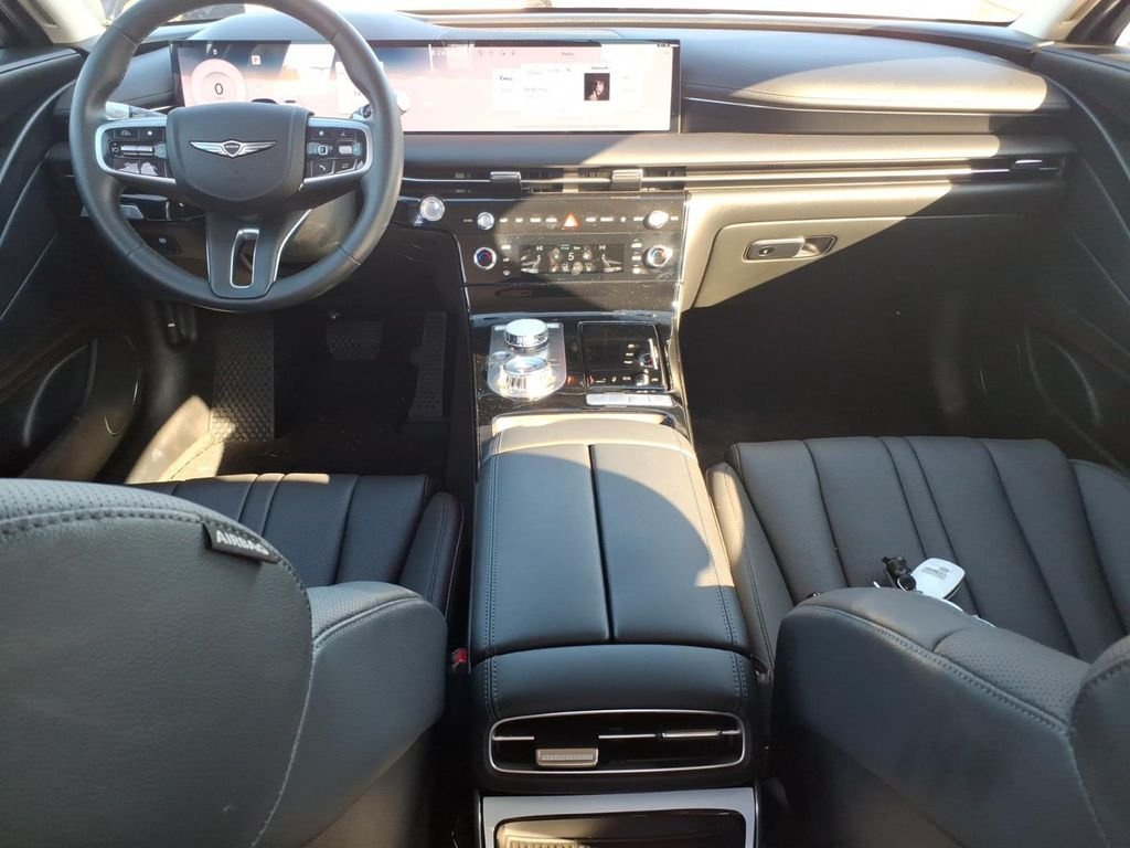 Used 2025 Silver Genesis 2.5T image 12