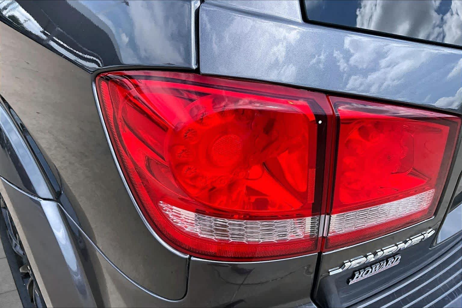 Used 2019 Granite Pearlcoat Dodge SE image 27
