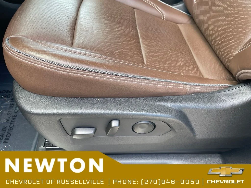 Used 2024 Pearl Chevrolet High Country image 7