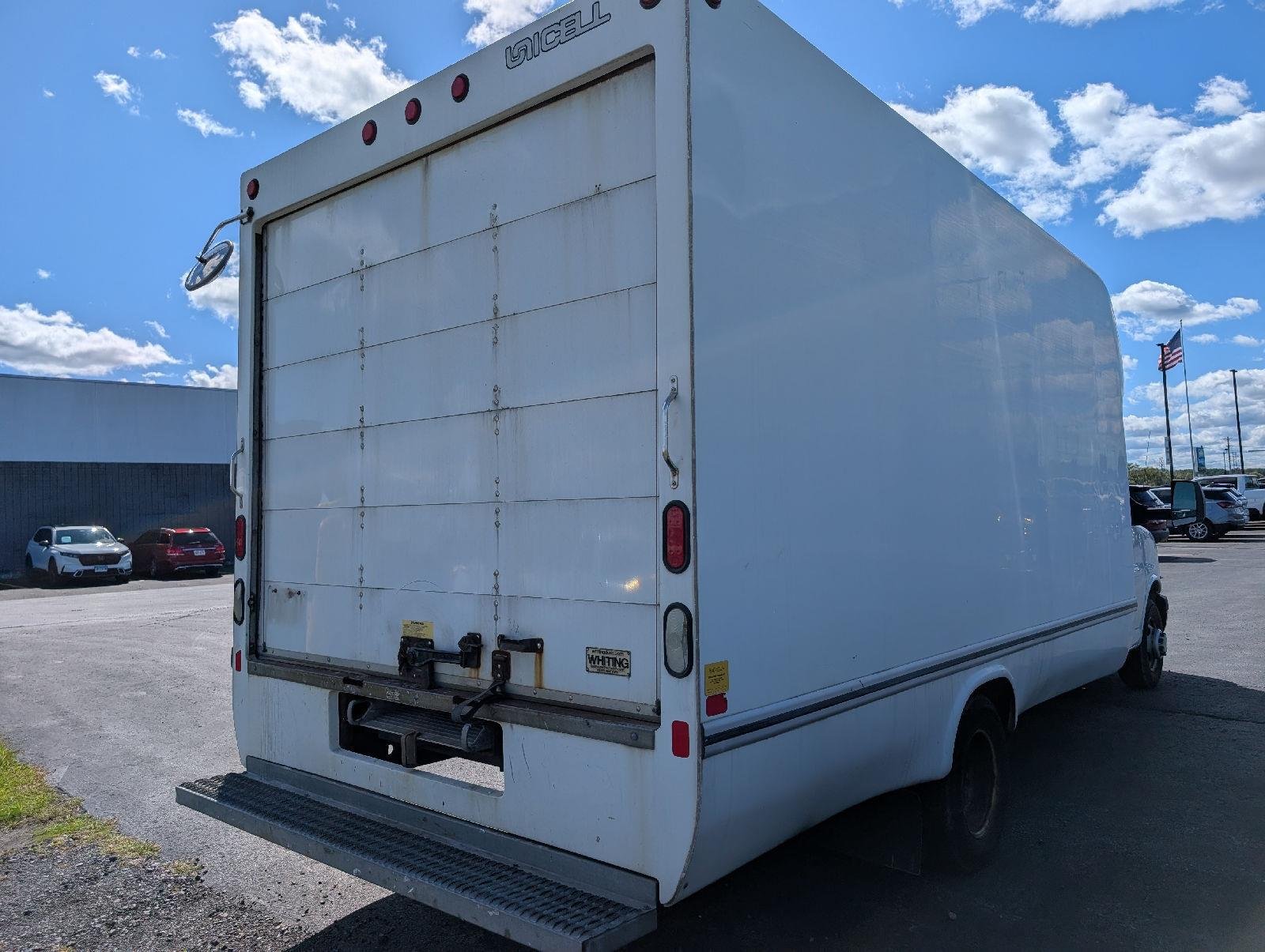 Used 2016 Summit White Chevrolet Cutaway image 9