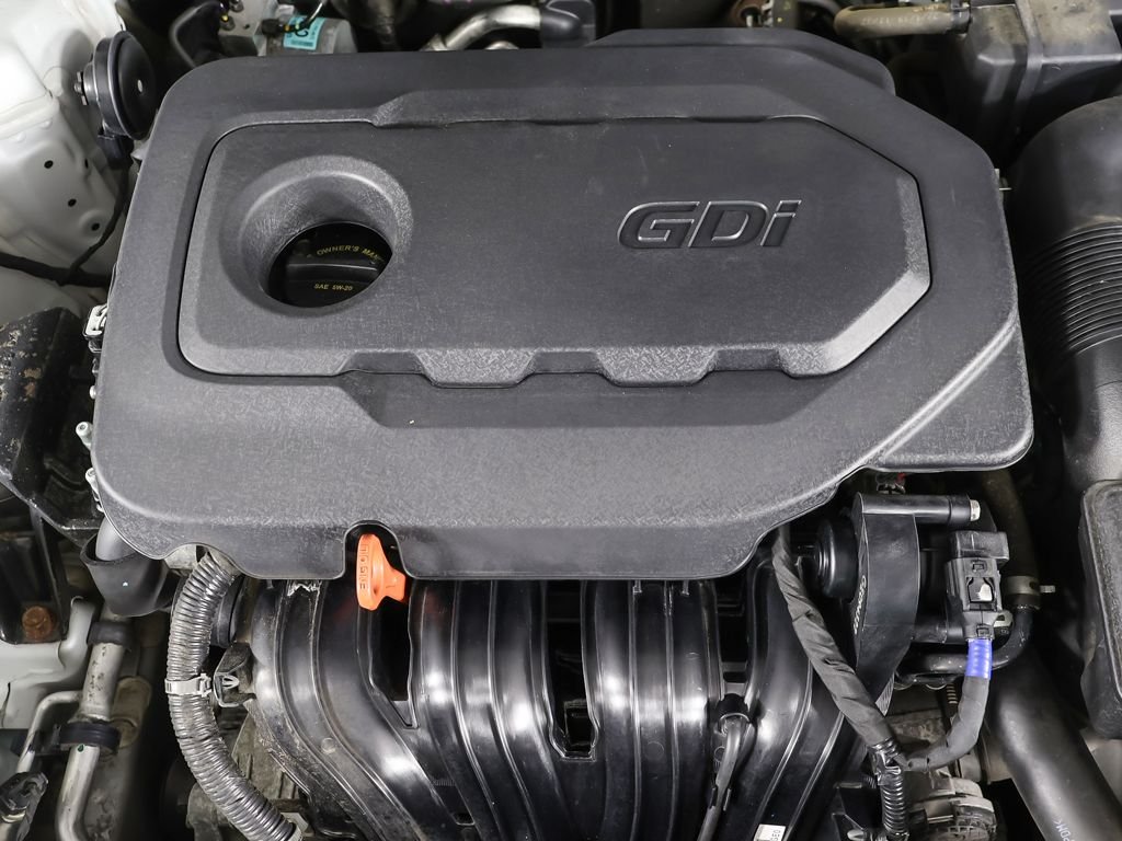 Used 2019 Silver Hyundai Sport image 17