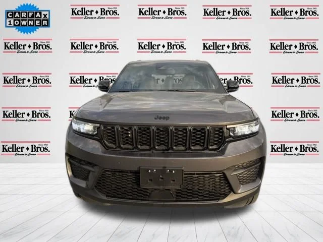 Used 2023 Gray Jeep Altitude X image 2