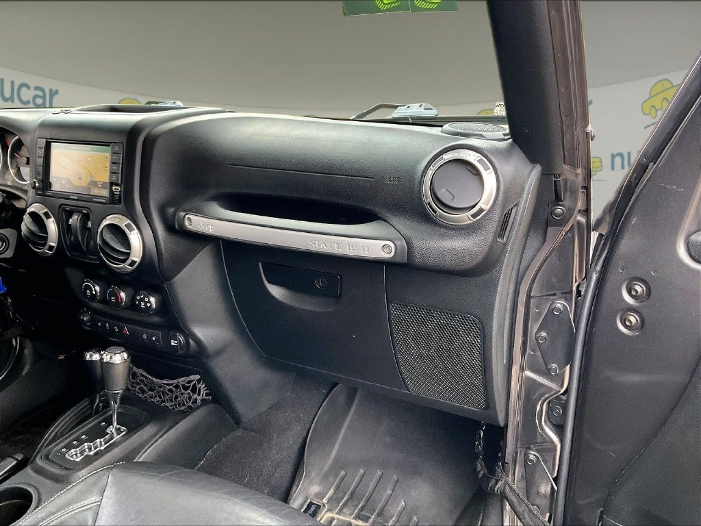 Used 2017 Granite Crystal Metallic Clearcoat Jeep Sahara image 12