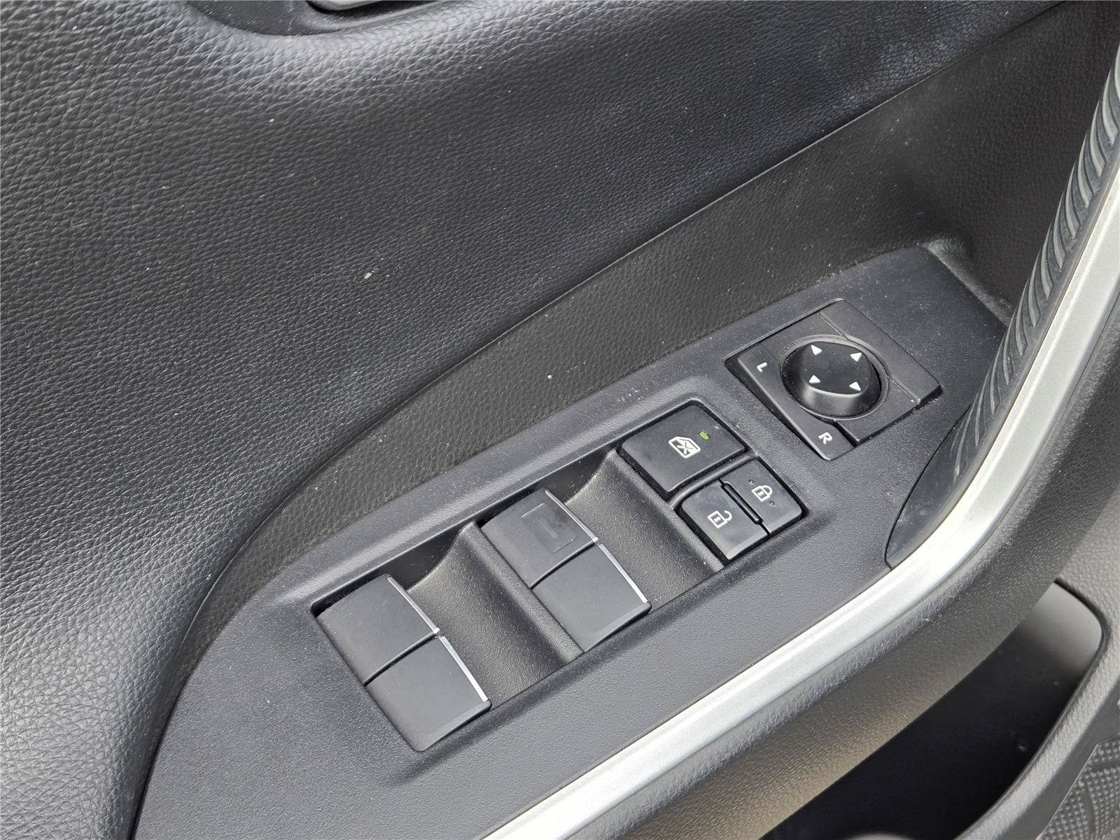 2020 Toyota RAV4 XSE - Photo 14