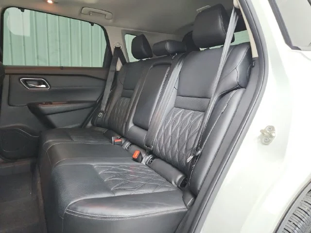 Used 2021 White Nissan Platinum image 34