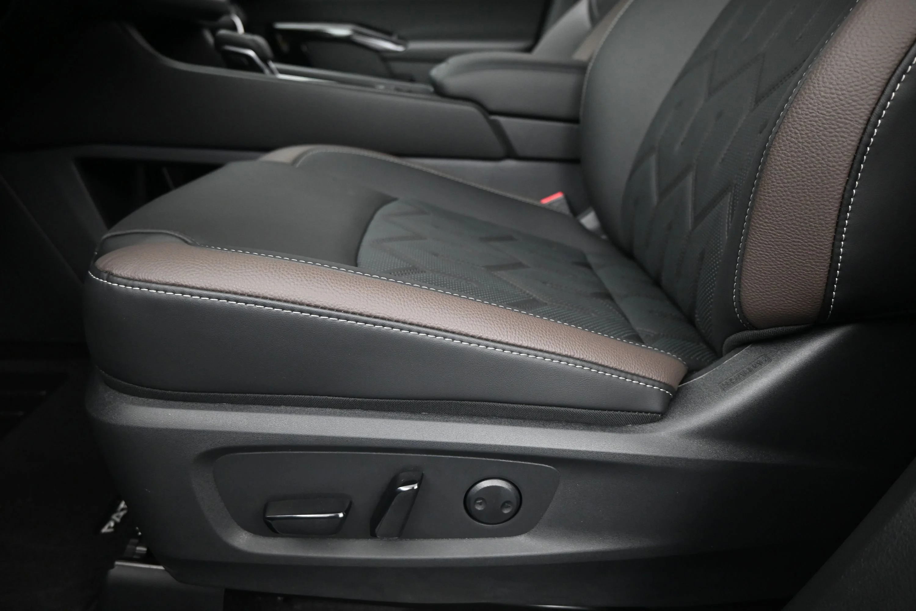New 2026 Boulder Gray Pearl Nissan Platinum image 10