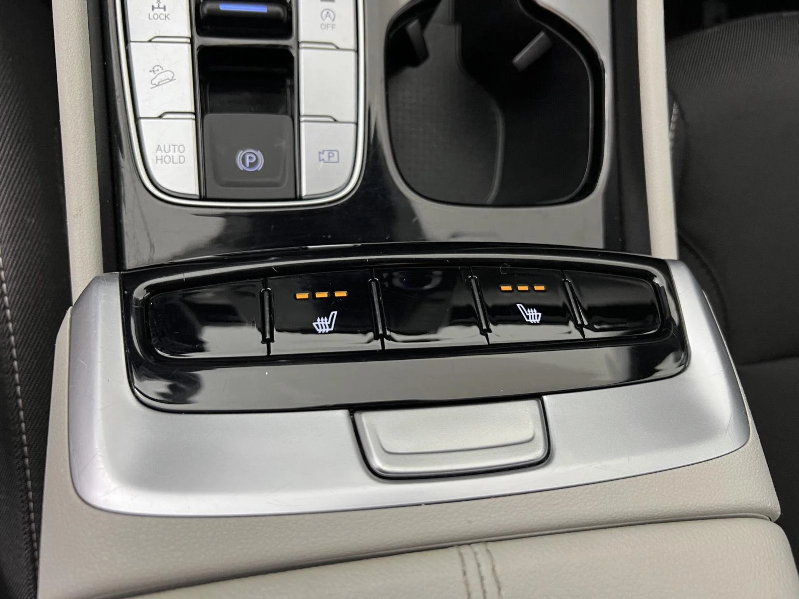 Used 2023 Wh Hyundai SEL image 17