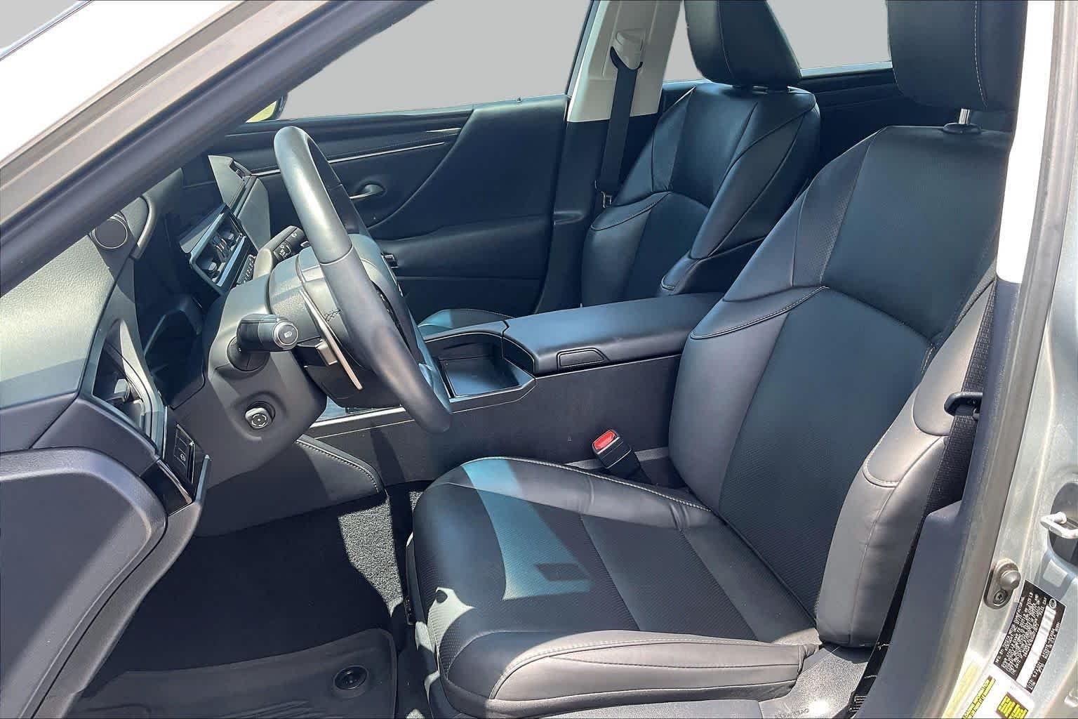 Certified Used 2025 Iridium Lexus  image 8