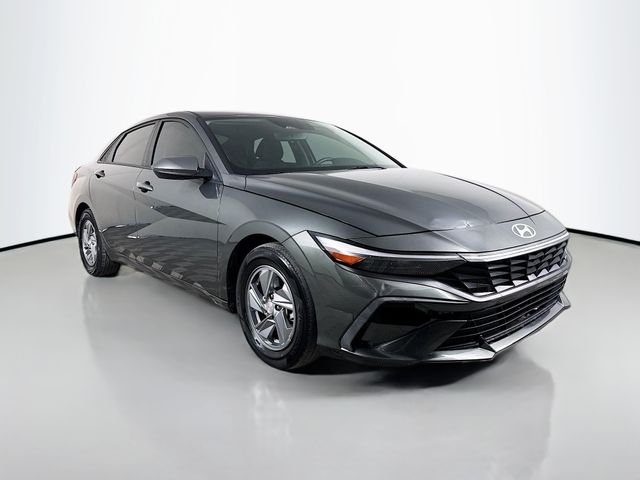 Used 2024 Gray Hyundai SE image 3