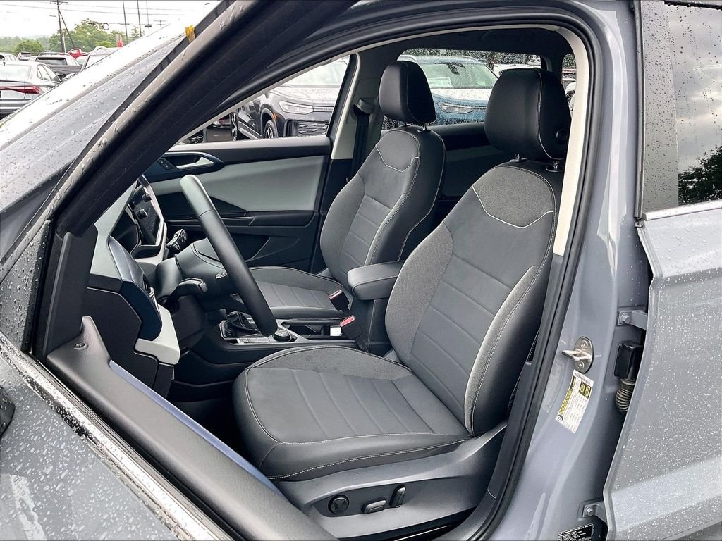 Used 2023 Pure Gray Volkswagen 1.5T SE image 9