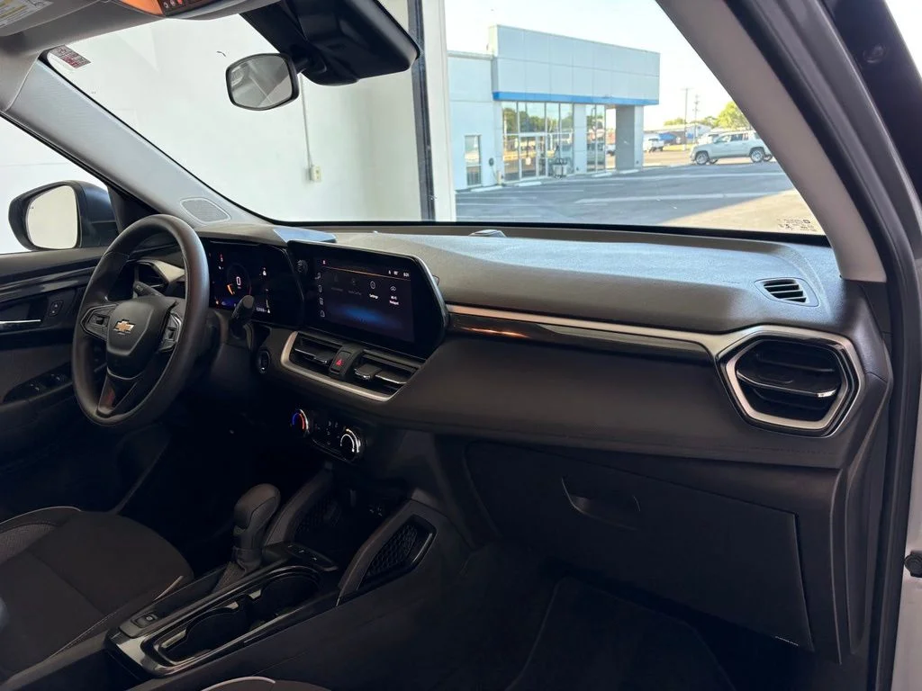 Used 2025 Gray Chevrolet LS image 34